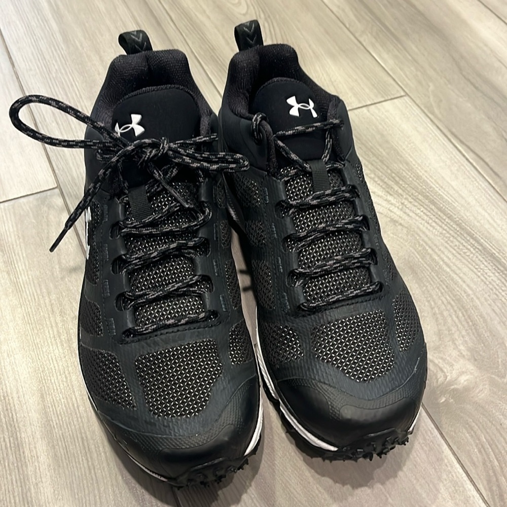 Brand new under armor shoes